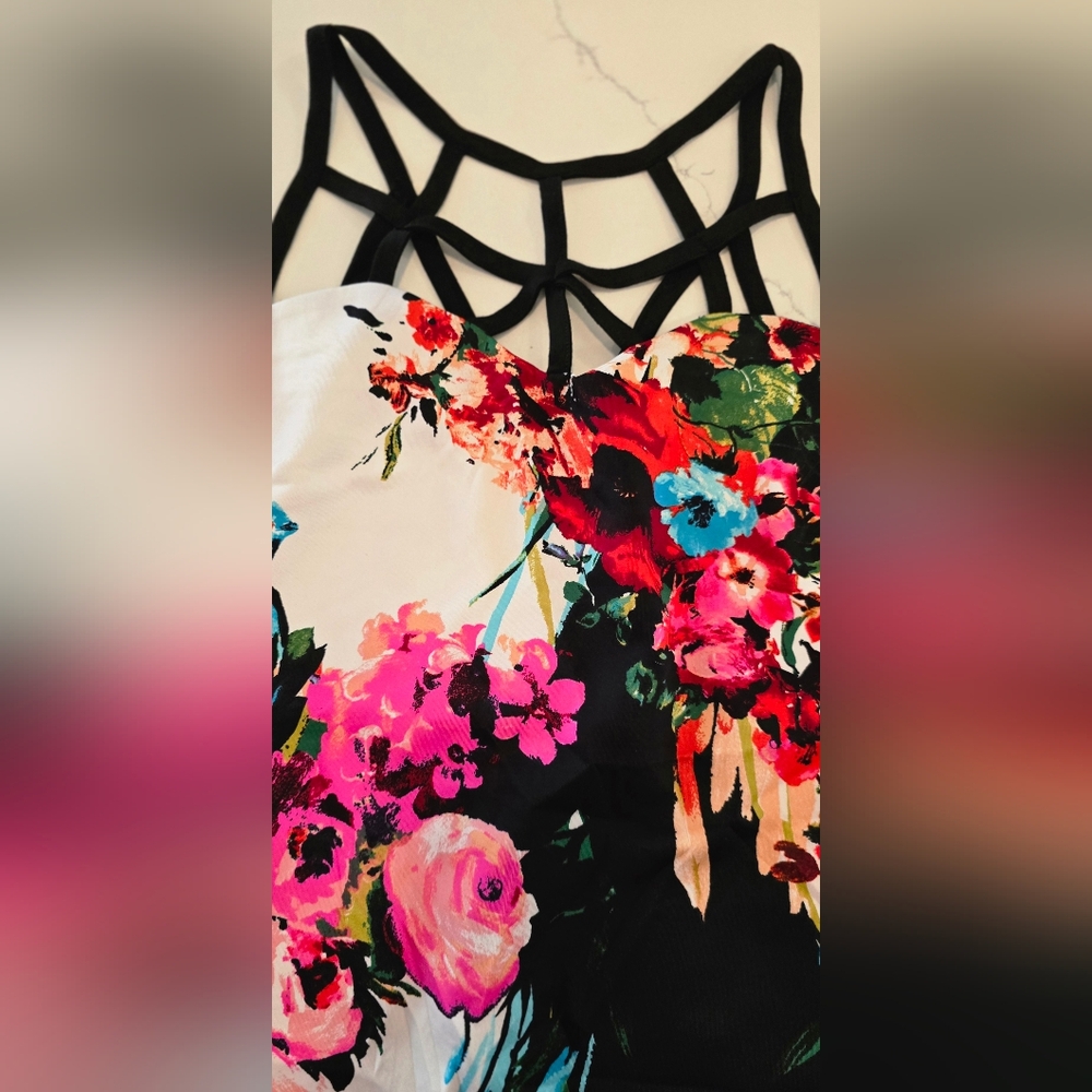 Venus Floral Crisscross Latticeback Floral Dress Size Medium - Picture 3 of 6
